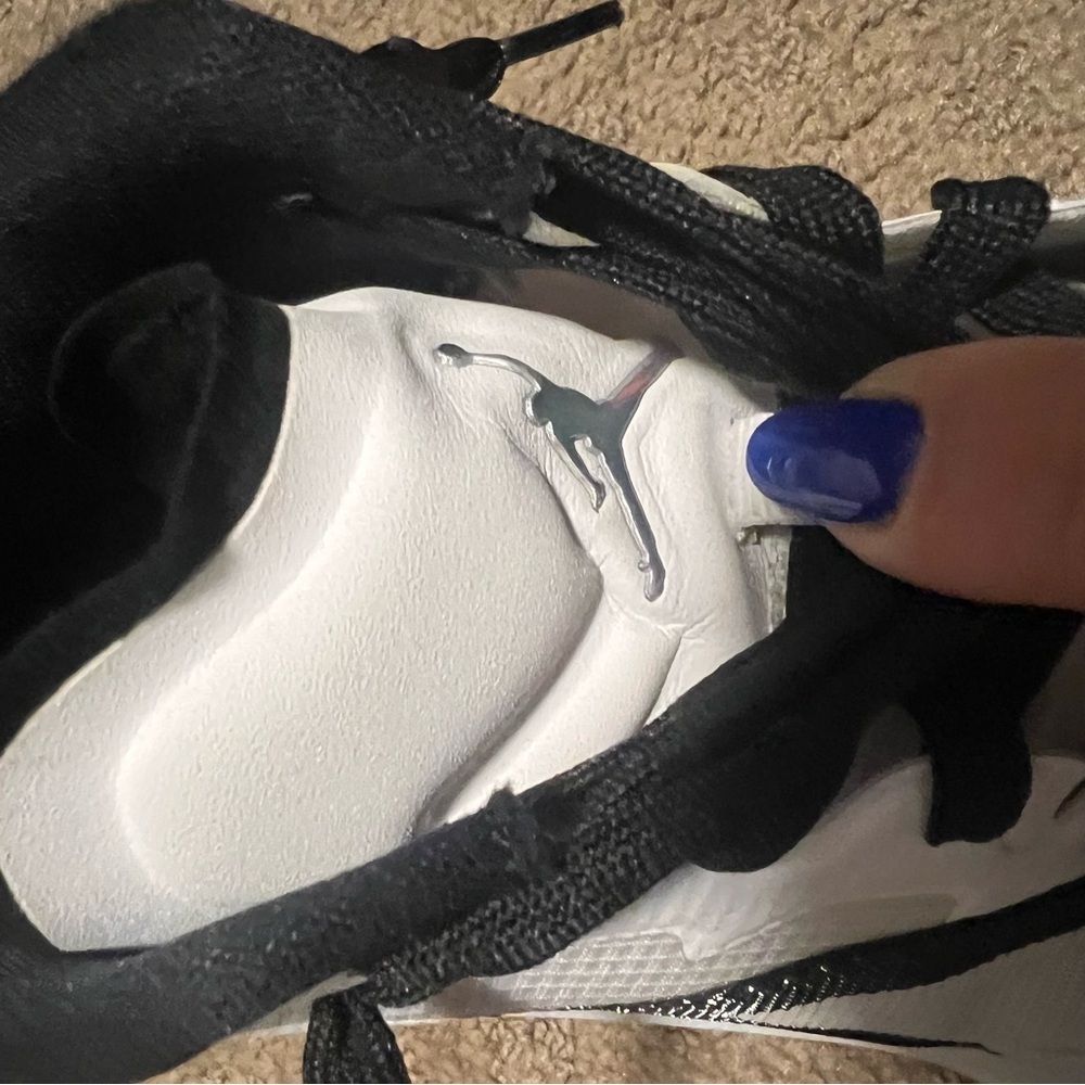 Nike Air Jordan Zion 1 TB in the white, black, and grey "Oreo" colorway - Picture 4 of 10